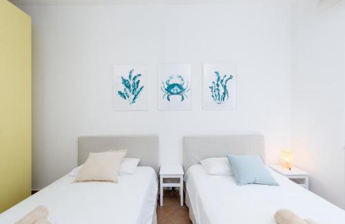 Moneglia Apartment | 'Casa di Vivi' 300m from the beach Free Wifi Netflix