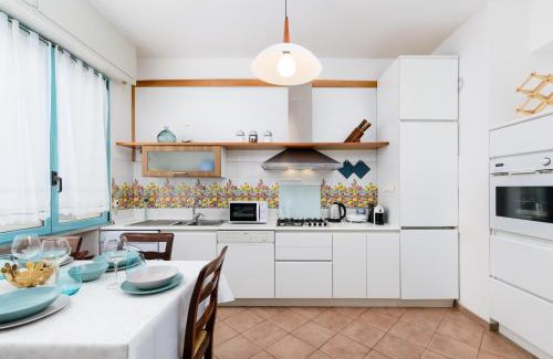 Moneglia Apartment | 'Casa di Vivi' 300m from the beach Free Wifi Netflix