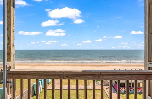 Port Bolivar Condo | Casa Dora - Pool, Games, & Beachfront Fun!