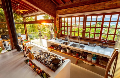 Centro Comercial House | Casa em Condomínio em Ilhabela com Piscina e Vista Para o mar