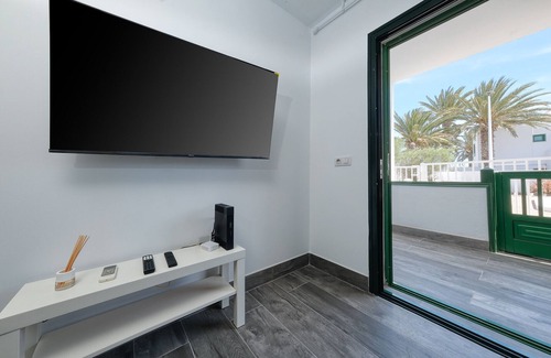 Puerto del Carmen Ski Chalet | Casa Emilia-close to all amenities and beach