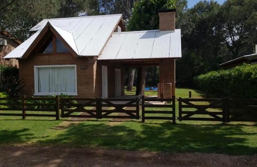 Monte Hermoso House | Casa en barrio Las Dunas con pileta climatizada y parrilla