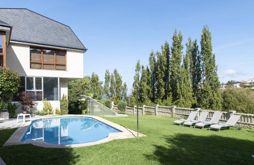 Saians House | Casa en Saians, con Piscina y Jardín Privados, Cerca de la Playa