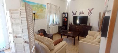 Puente San Miguel House | Casa entre "Mar y Montaña" centro de Cantabria, terraza, ajardinada, amplia y luminosa, hasta 10 personas