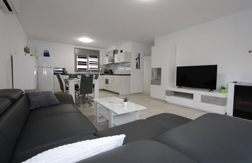 Riumar Ski Chalet | CASA ESPERANZA 2, Ideal house for your holidays near the sea, free wifi, air conditioning optional, private pool, pets allowed, dog’s beach