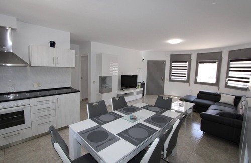 Riumar Ski Chalet | CASA ESPERANZA 2, Ideal house for your holidays near the sea, free wifi, air conditioning optional, private pool, pets allowed, dog’s beach