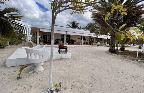 Chicxulub Puerto Villa | Casa familiar, alberca privada, pasos de la playa