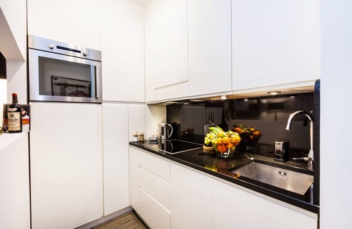 Rione VII Regola Apartment | Casa Farnese – Charming apartment near Campo De Fiori
