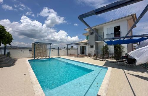 Guape House | Casa Florida do Lago