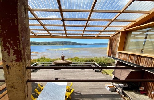 Quemchi House | Casa Galpón a Orilla del Mar