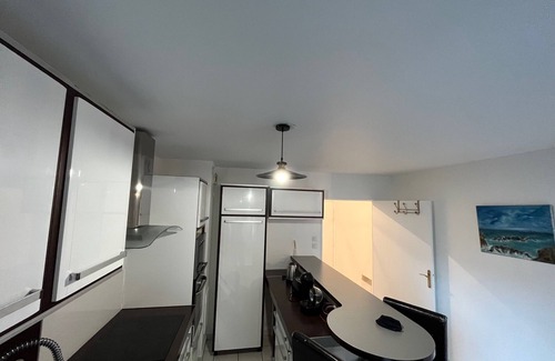 Saint-Denis Apartment | Casa Jamin - Metro - Wifi - Parking - TERRACE - Dream Host