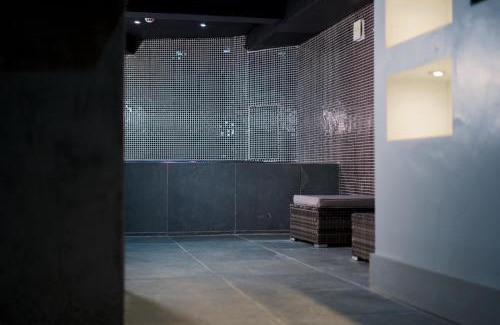 Manchester Apartment | Casa Jungle Slps 20 Mcr Centre Hot tub, bar and cinema Room Leisure suite