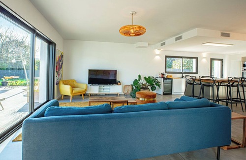Aubagne House | Casa Kandinsky at the gateway to Garlaban