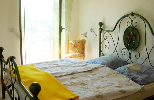 Montecchio House | Casa l'Arcobaleno : 3 holiday homes with pool