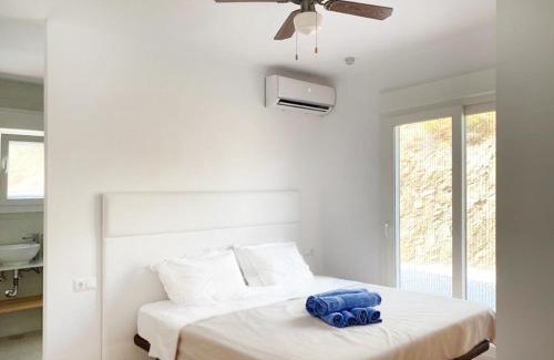 Canillas de Aceituno Villa | Casa Ladera