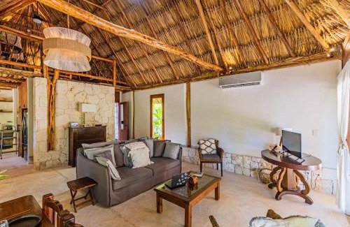 Bacalar Ski Chalet | Casa Laila Cozy House in Bacalar Center