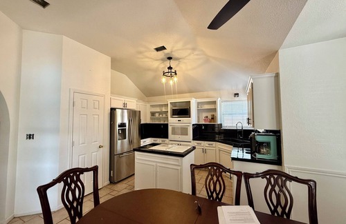 Killeen House | Casa Lava- 4-bedroom pool house in Killeen
