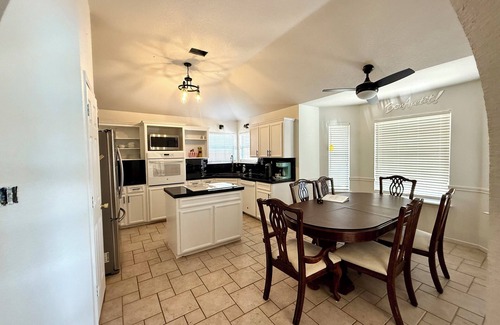 Killeen House | Casa Lava- 4-bedroom pool house in Killeen