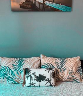 Nea Iraklia House | Casa Lia-Beach Front Villa