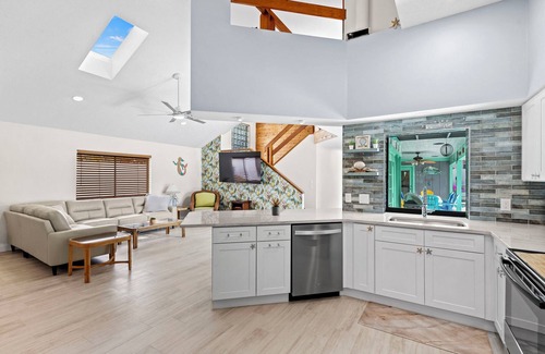 Jensen Beach House | Casa Linda - Charming 3-bedroom house with WiFi, AC in pleasant Jensen Beach