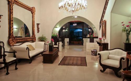 Lafayette Hotel | Casa Madonna La Providence