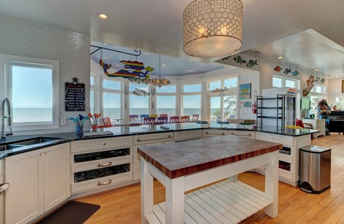 Isle of Palms House | 🍹Casa Margarita🍹 ~Oceanfront, 10BD, Private Pool and hot tub, Elevator