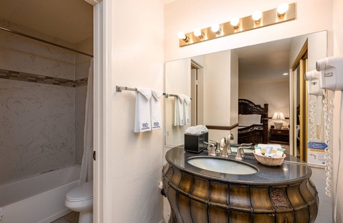 Catalina Island Hotel | Casa Mariquita Standard King Ensuite Room