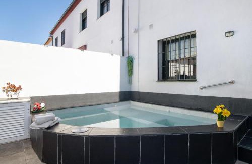 Ronda House | Casa Mia Jacuzzi Exterior