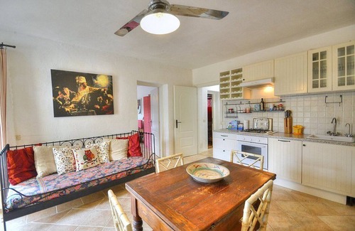 Montalto di Castro House | Casa Micaela B: A welcoming apartment that is part of a villa situated in a quiet location, surrounded by a wonderful garden, with Free WI-FI.