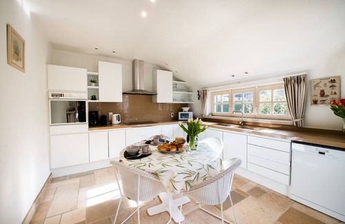 Westende House | Casa Newport - Charming Holiday Home with big garden for 6 guest