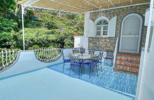 Positano House | Casa Nica: A characteristic and welcoming independent house located in the center of Positano, with Free WI-FI.