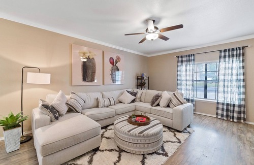 Wetmore House | Casa Nopal! Medical Center/Rim/Six Flags/LaCantera