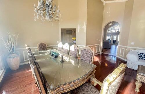 Springdale House | Casa Oasis Extra Large home centrally located