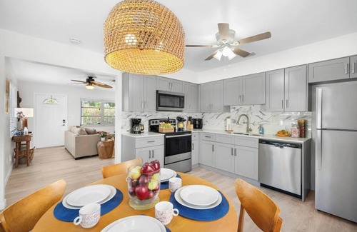 Dania Beach House | Casa Palma - Quiet & Chic – Near Beach, FLL & Cruise Port