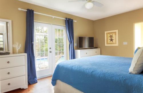 Flamingo Parks House | Casa Paradiso - A Sun Drenched Escape with Poolside Cabana Charm