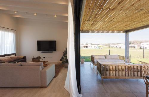 Mar del Plata House | Casa Pedro - Casa en Barrio Privado Arenas Chico Para 6 PAX Con Pileta y Parrilla
