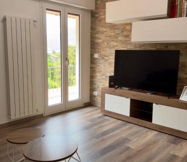 Porlezza House | Casa Perla dei Laghi - Lake View, BBQ, WiFi 1Gb & AirCond