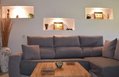 Son Ferrer Ski Chalet | CASA PIEDRA FOR 5 PEOPLE, COZY, WITH POOL, WIFI AND AIR CONDITIONING