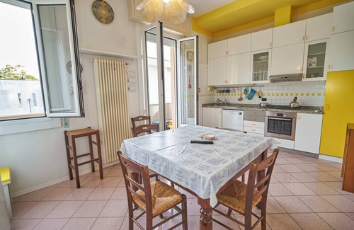 Miramare Apartment | Casa Ponti - Two Bedroom Apartment, Sleeps 5