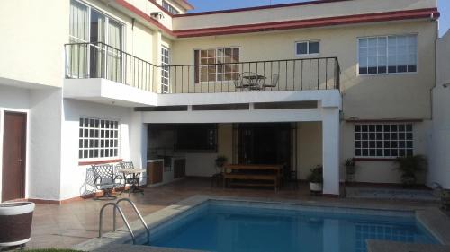 Cuernavaca House | Casa privada completa , para 8 personas para descanso y o trabajo tambien por habitacion con baño privado para 2 o 4 personas compartiendo areas comunes