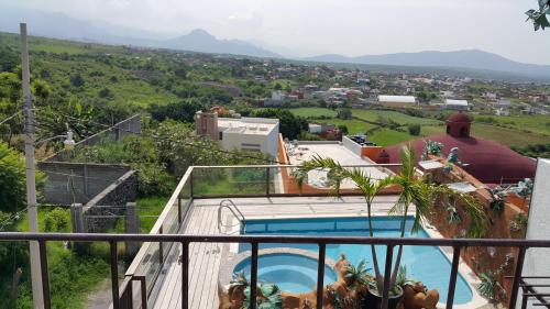Cuernavaca House | CASA PRIVADA CON ALBERCA VOLADA