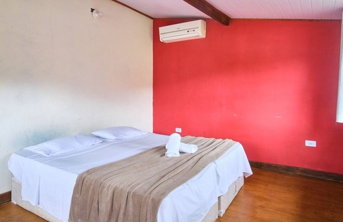 Ponte Branca House | Casa Recanto das Flores com 3 Quartos e Piscina
