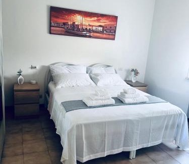 Cagnona Apartment | Casa Relax con parcheggio e jacuzzi , vicino al mare e al centro