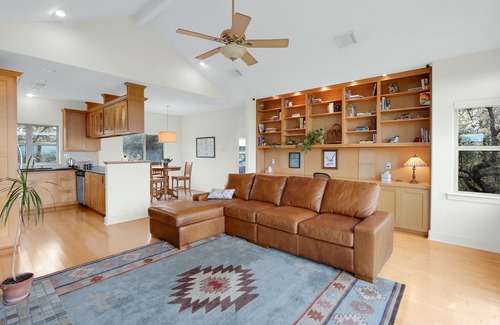 Wimberley Cabin | Casa Robles- Mockingbird I Couples, stargazing