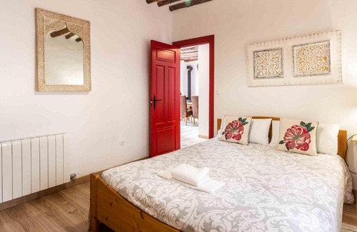 Niguelas House | Casa Roja