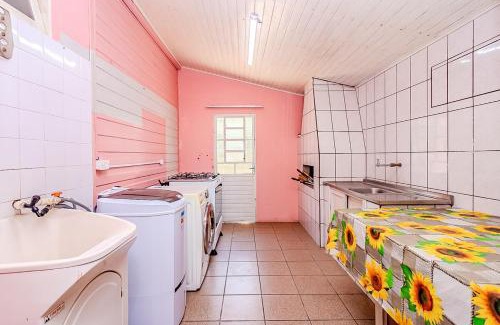 Vila Real House | Casa Rosa Charmosa Completa BC Churrasco & Garagem