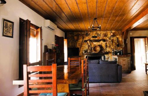 Riogordo House | Casa rural con barbacoa y piscina