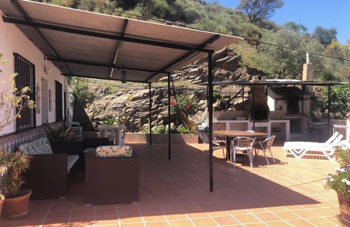 Sayalonga Cottage | CASA RURAL CRISTINA- HEATED SWIMMING POOL