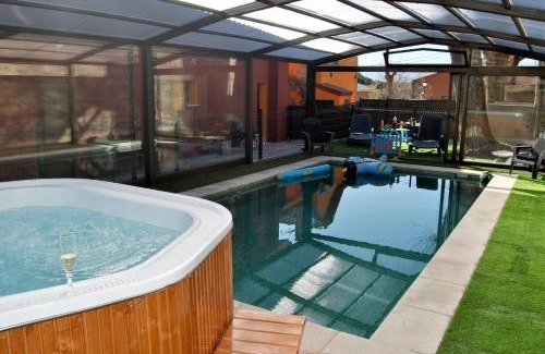 Collado Mediano House | Casa Rural Mansion Alejandra con piscina y jacuzzi
