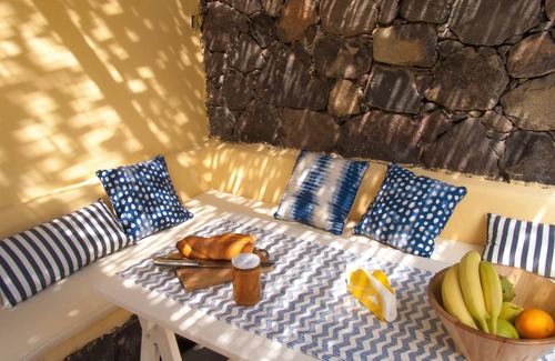 Lipari House | Casa Scirocco Limone- Villa with garden overlooking the sea